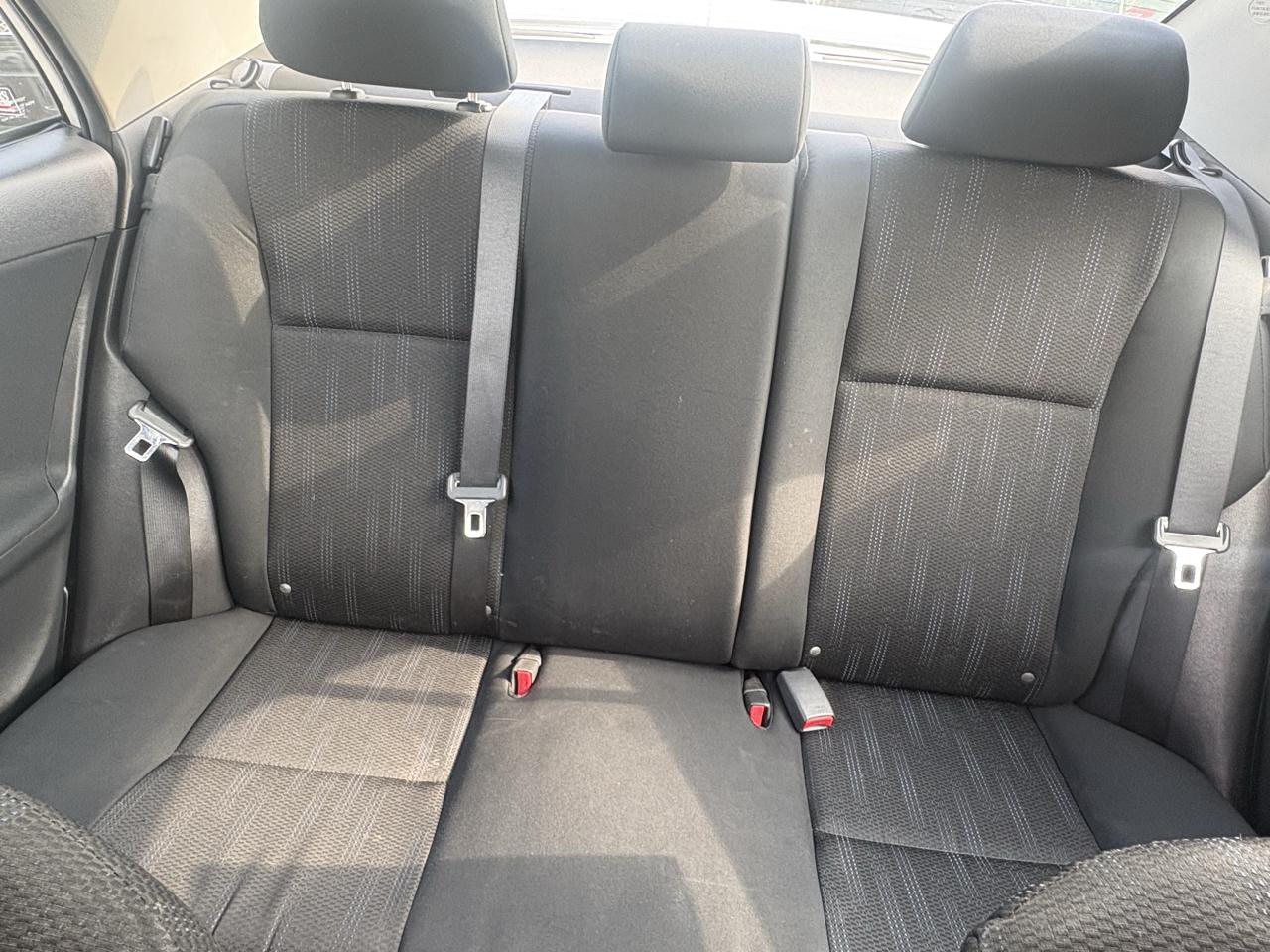 Toyota Corolla 4dr Sdn Auto LE (Natl) 2011