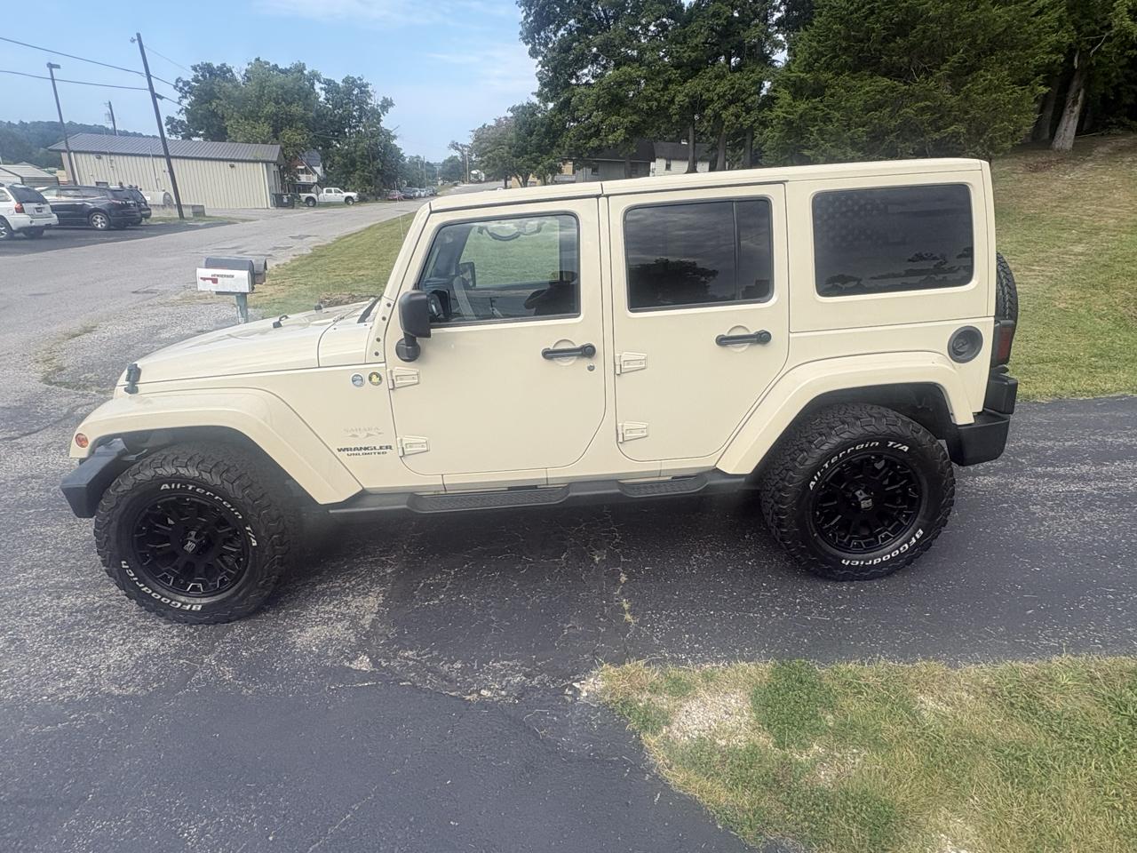 Jeep Wrangler Unlimited 4WD 4dr Sahara 2011