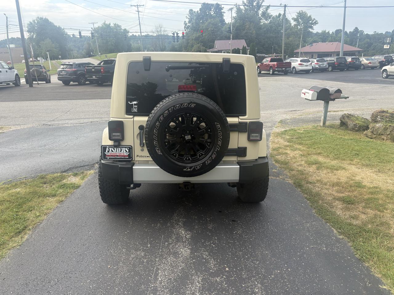 Jeep Wrangler Unlimited 4WD 4dr Sahara 2011