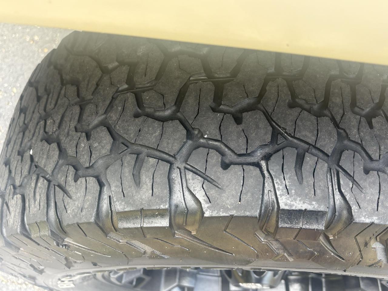 Jeep Wrangler Unlimited 4WD 4dr Sahara 2011