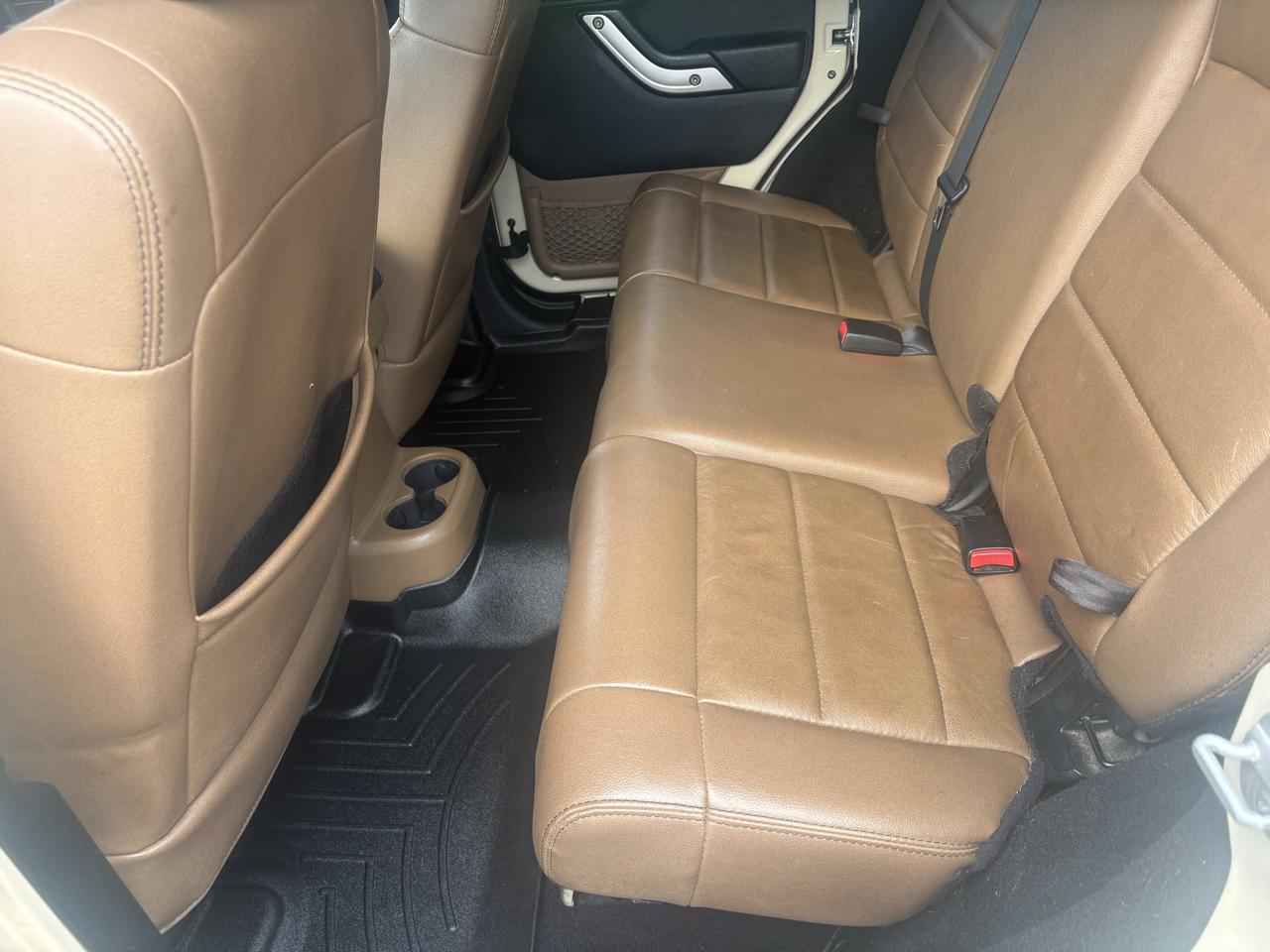 Jeep Wrangler Unlimited 4WD 4dr Sahara 2011