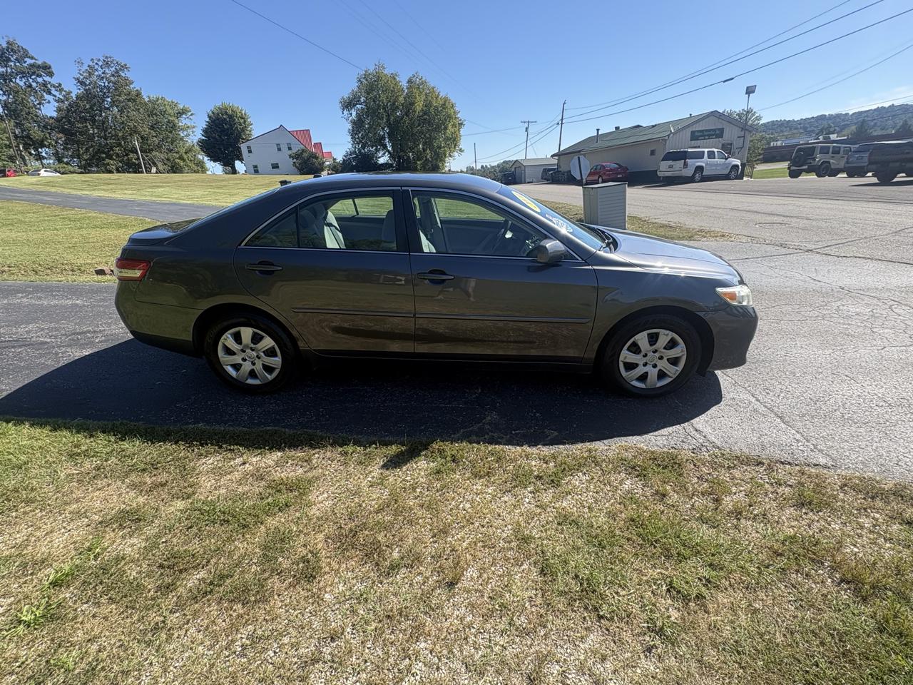 Toyota Camry 4dr Sdn I4 Man (Natl) 2010