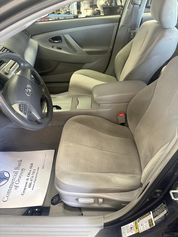 Toyota Camry 4dr Sdn I4 Man (Natl) 2010