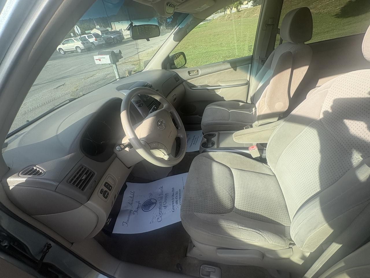 Toyota Sienna CE FWD 7-Passenger Seating 2006