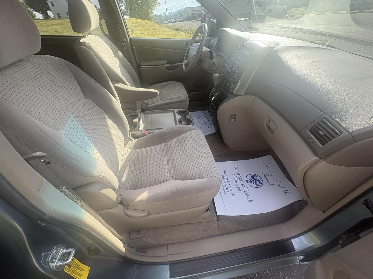 Toyota Sienna CE FWD 7-Passenger Seating 2006