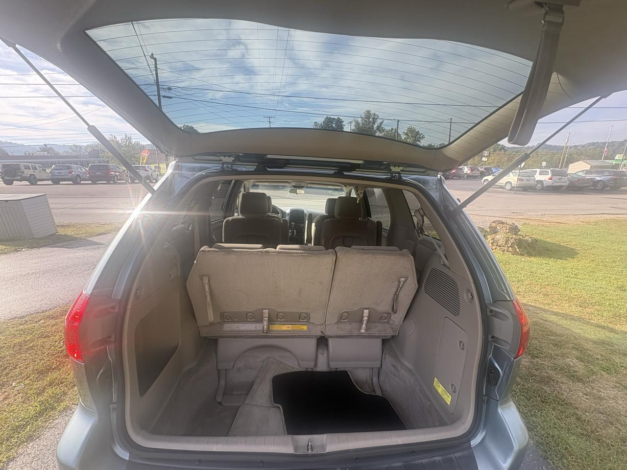 Toyota Sienna CE FWD 7-Passenger Seating 2006