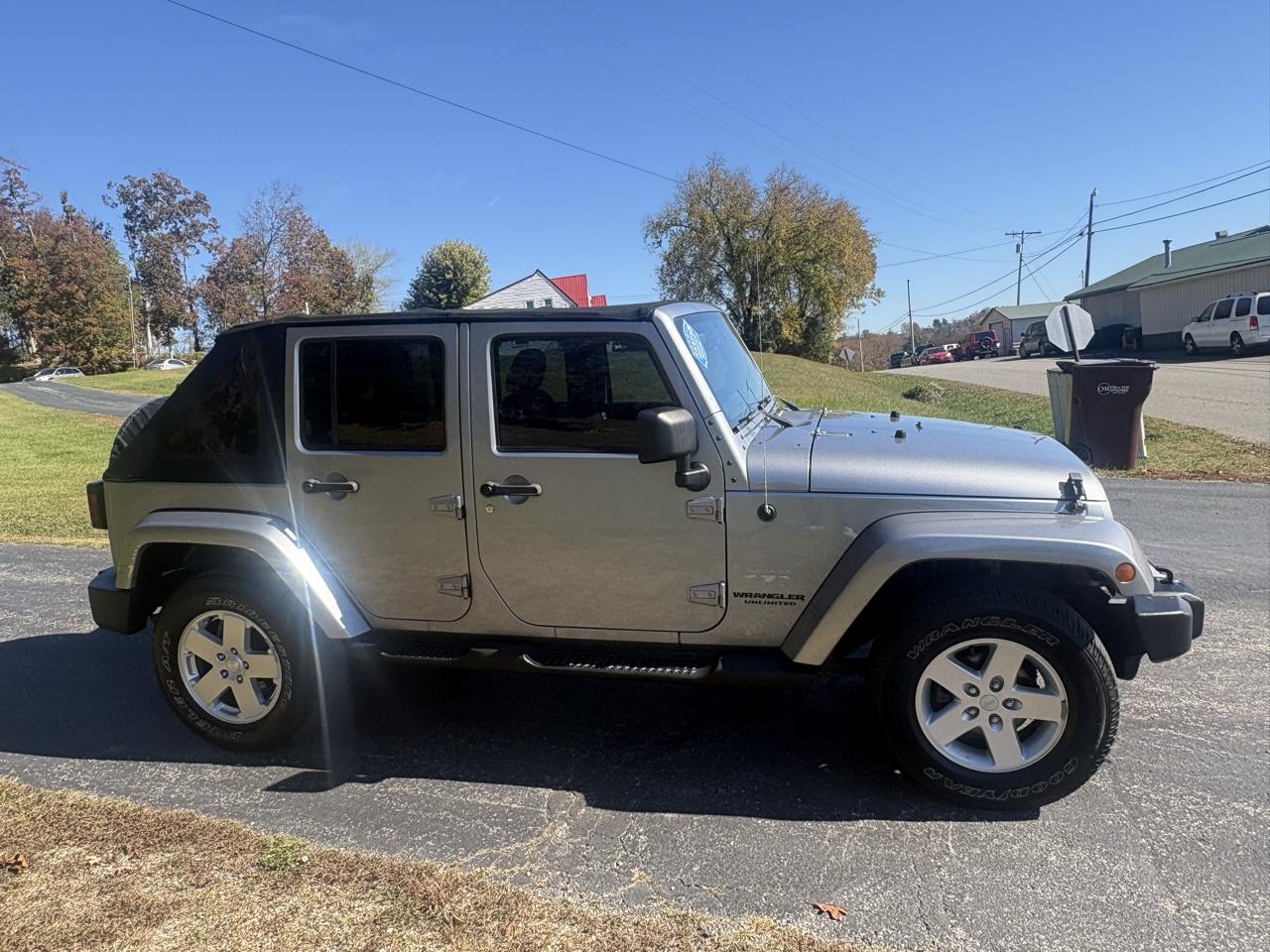 Jeep Wrangler Unlimited 4WD 4dr Sahara 2013
