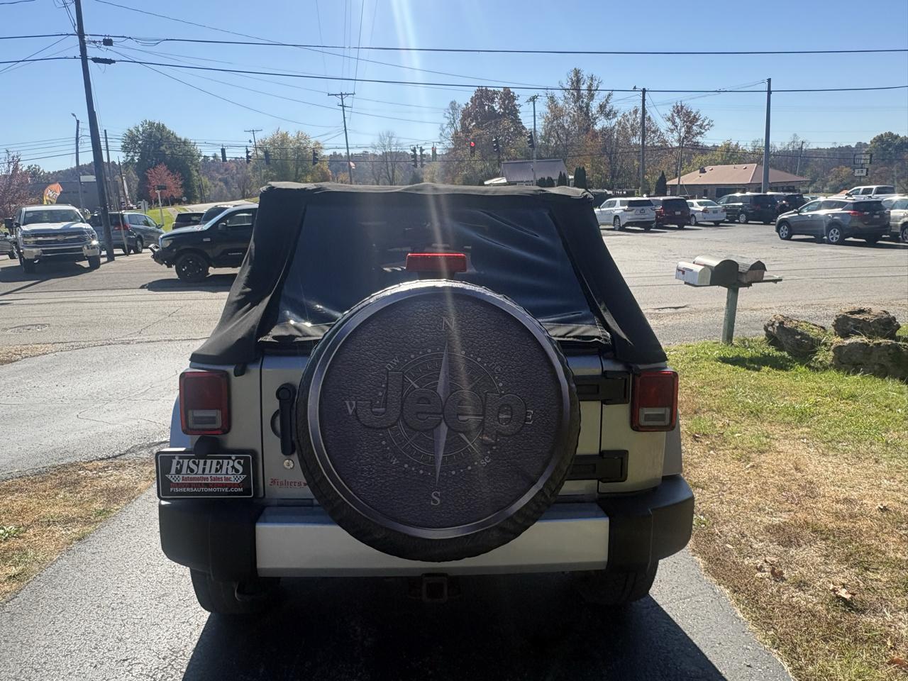 Jeep Wrangler Unlimited 4WD 4dr Sahara 2013
