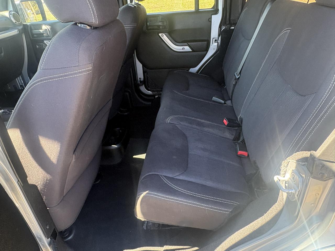 Jeep Wrangler Unlimited 4WD 4dr Sahara 2013