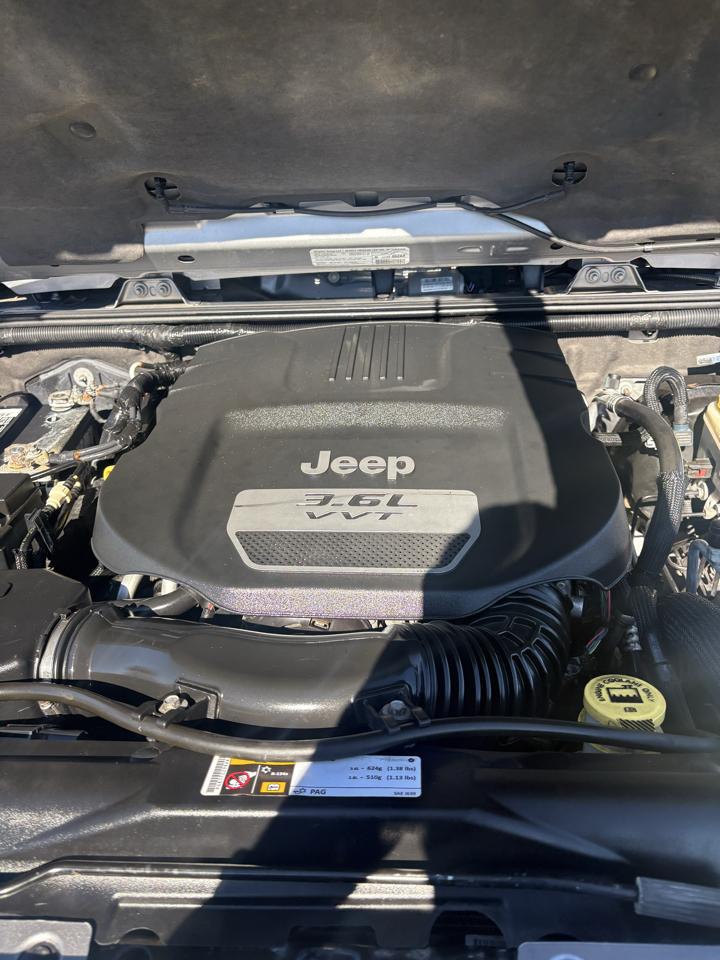 Jeep Wrangler Unlimited 4WD 4dr Sahara 2013