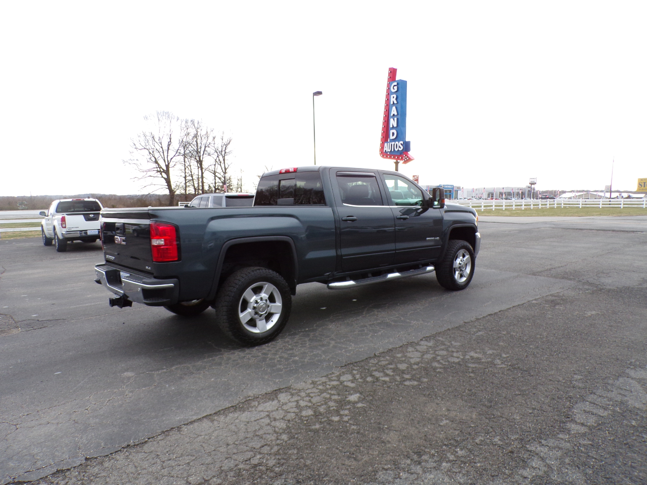 GMC Sierra 2500HD SLE Crew Cab 4WD 2017