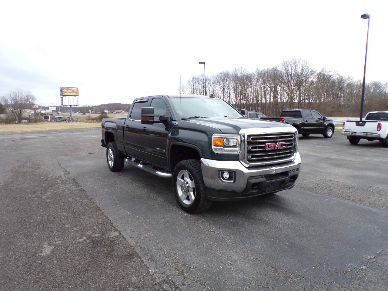 GMC Sierra 2500HD SLE Crew Cab 4WD 2017