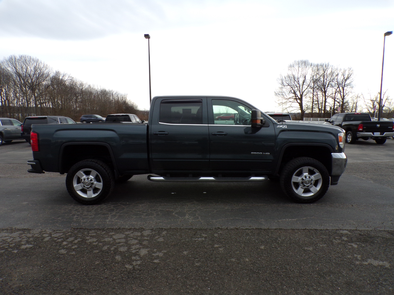 GMC Sierra 2500HD SLE Crew Cab 4WD 2017