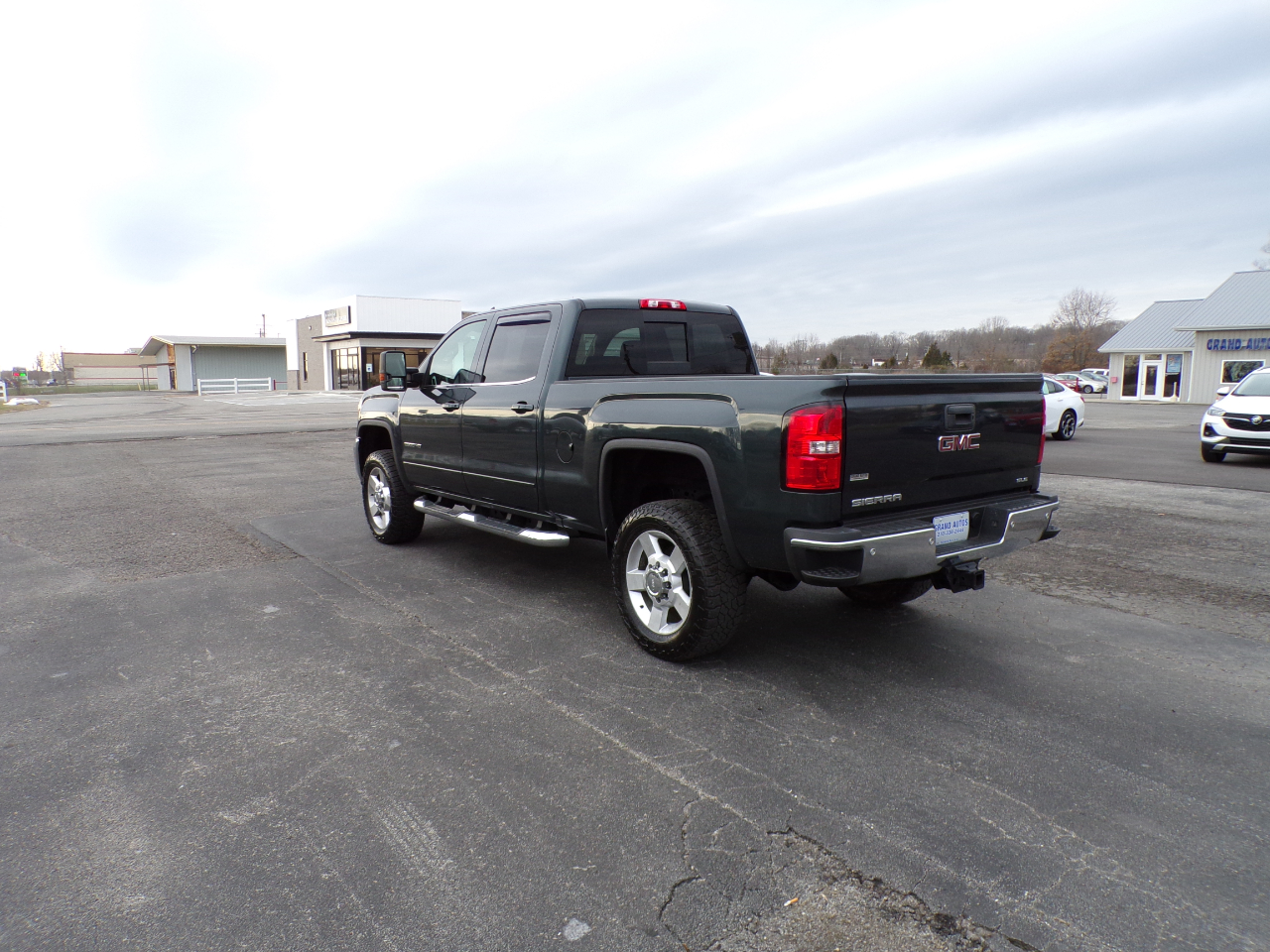 GMC Sierra 2500HD SLE Crew Cab 4WD 2017
