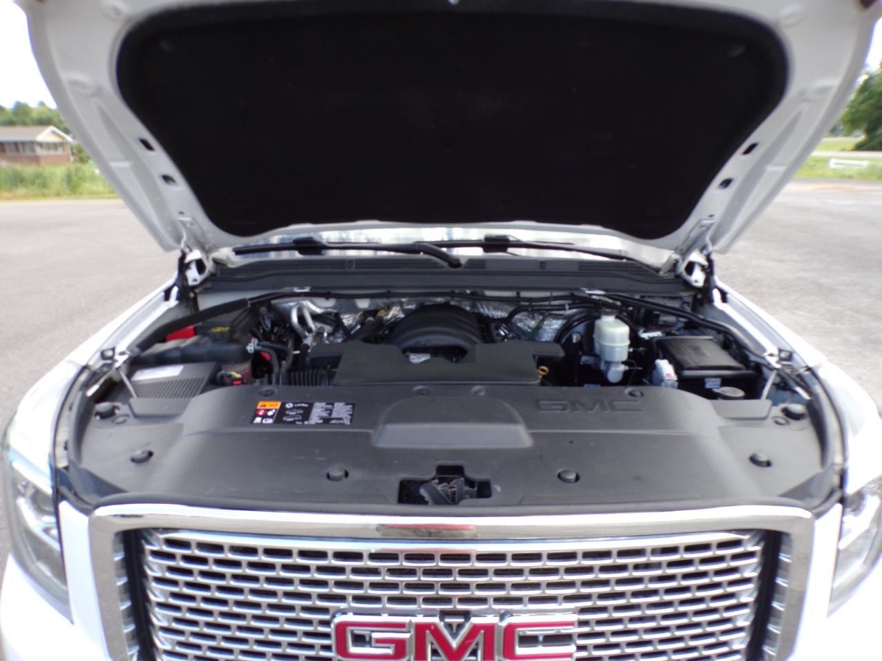 GMC Yukon XL Denali 4WD 2016