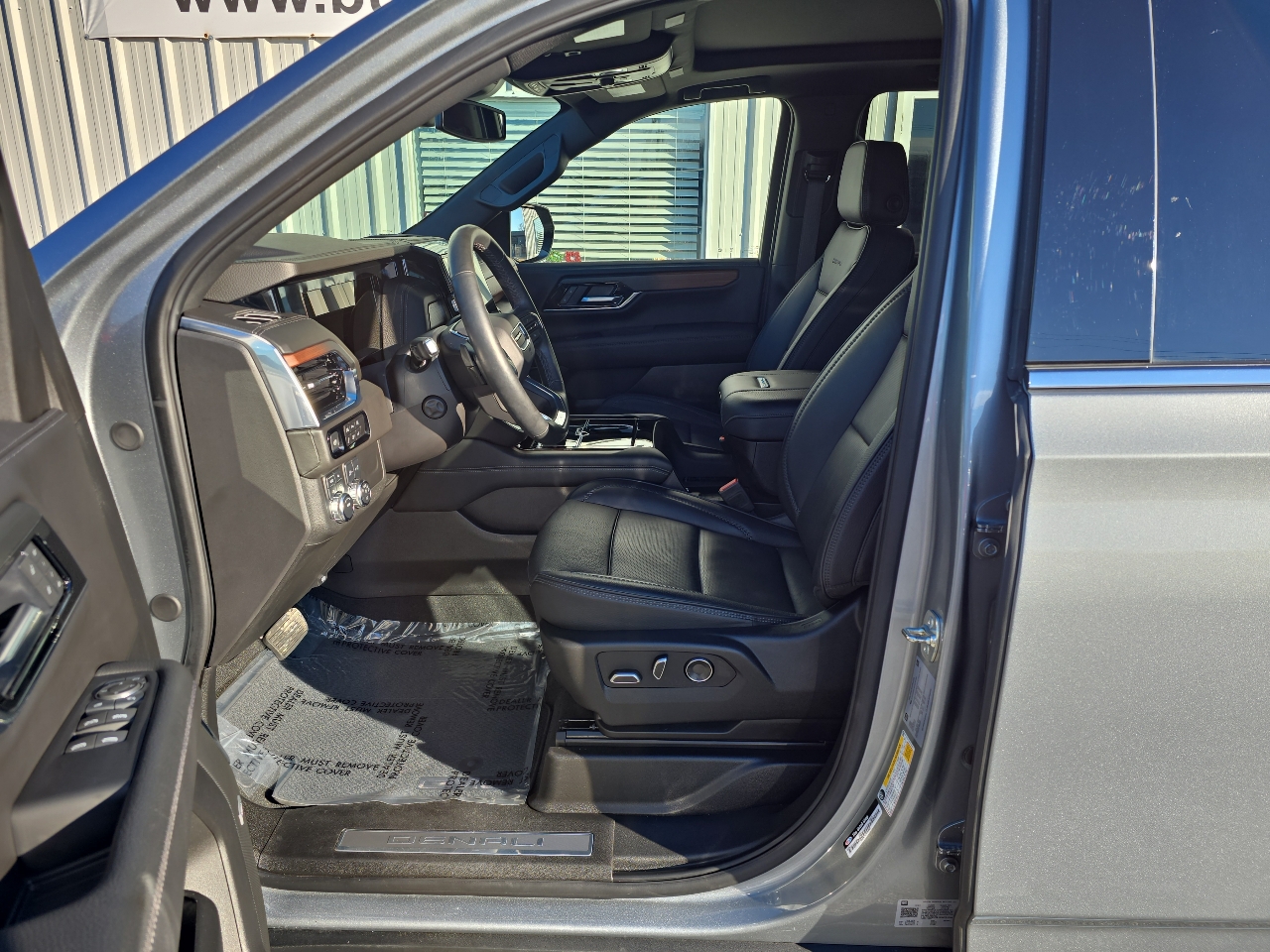 GMC Yukon 4WD 4dr Denali 2025