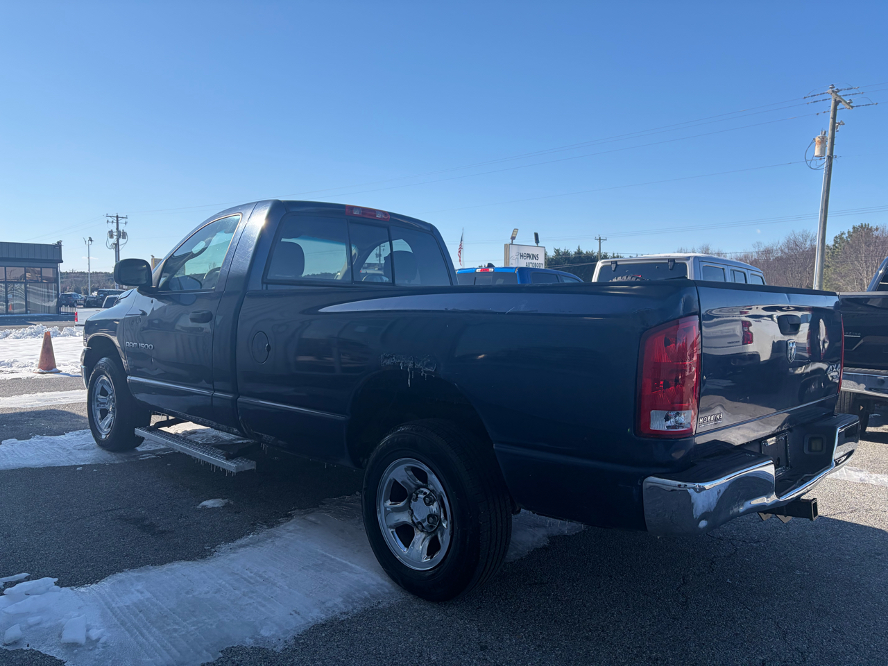 Dodge Ram 1500 2dr Reg Cab 140.5" WB 4WD SLT 2004