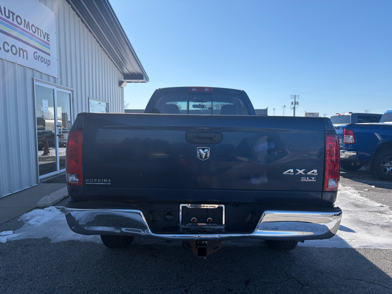 Dodge Ram 1500 2dr Reg Cab 140.5" WB 4WD SLT 2004