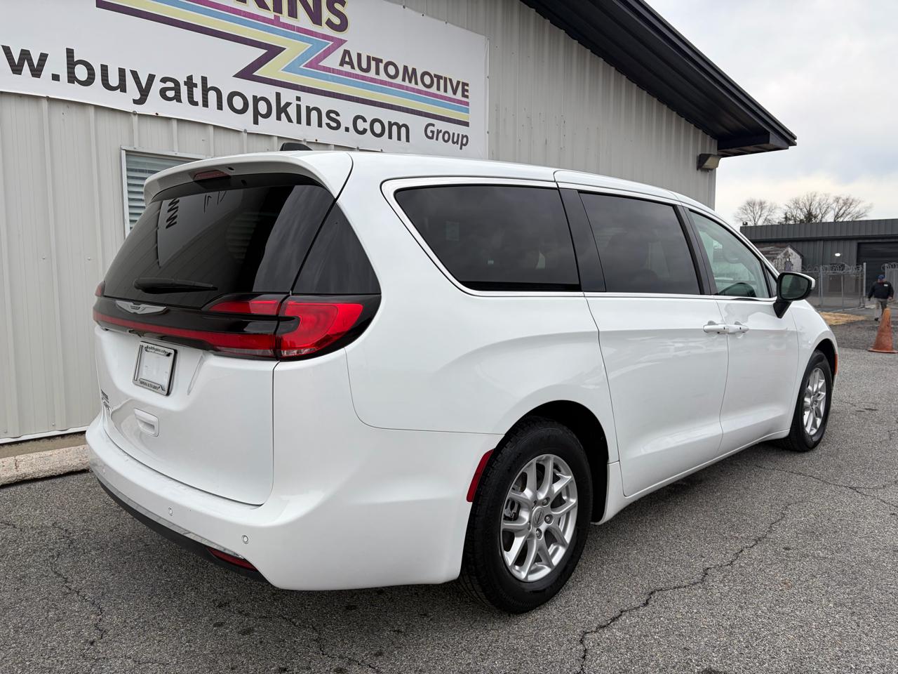 Chrysler Pacifica Touring L FWD 2023
