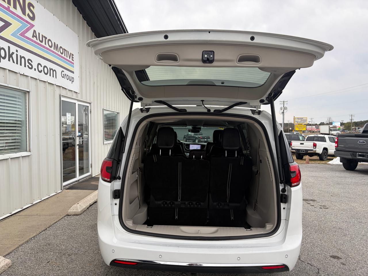 Chrysler Pacifica Touring L FWD 2023