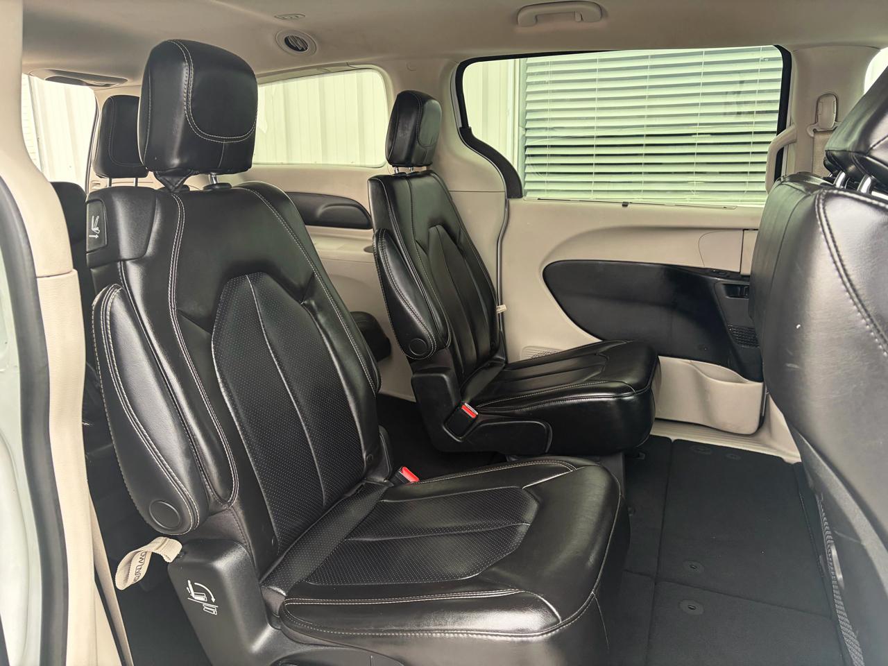 Chrysler Pacifica Touring L FWD 2023