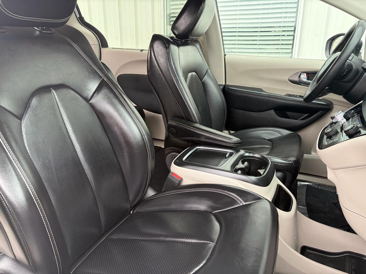 Chrysler Pacifica Touring L FWD 2023