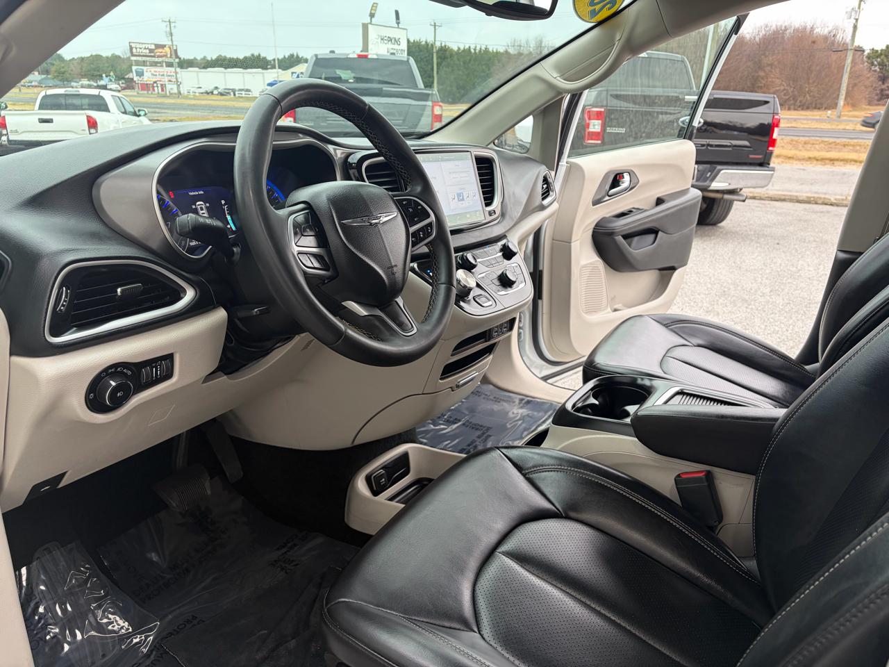 Chrysler Pacifica Touring L FWD 2023