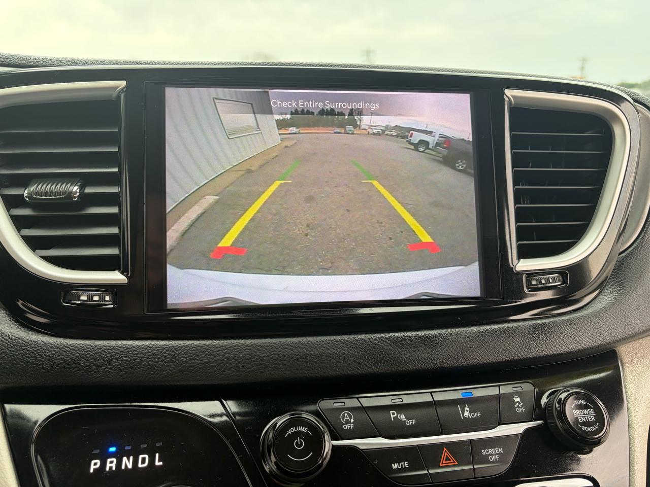 Chrysler Pacifica Touring L FWD 2023