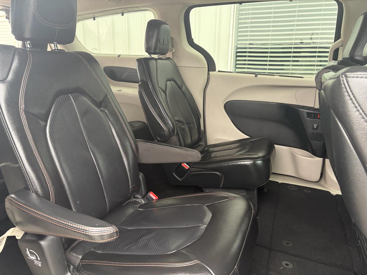 Chrysler Pacifica Touring L Plus FWD 2020