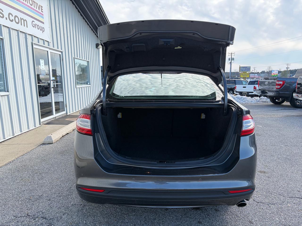 Ford Fusion 4dr Sdn SE FWD 2016