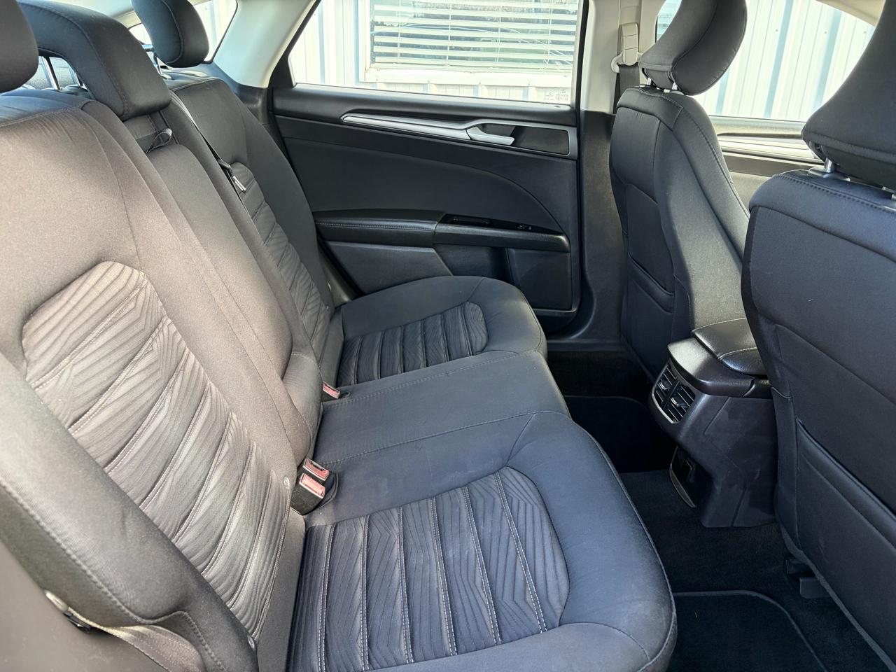 Ford Fusion 4dr Sdn SE FWD 2016