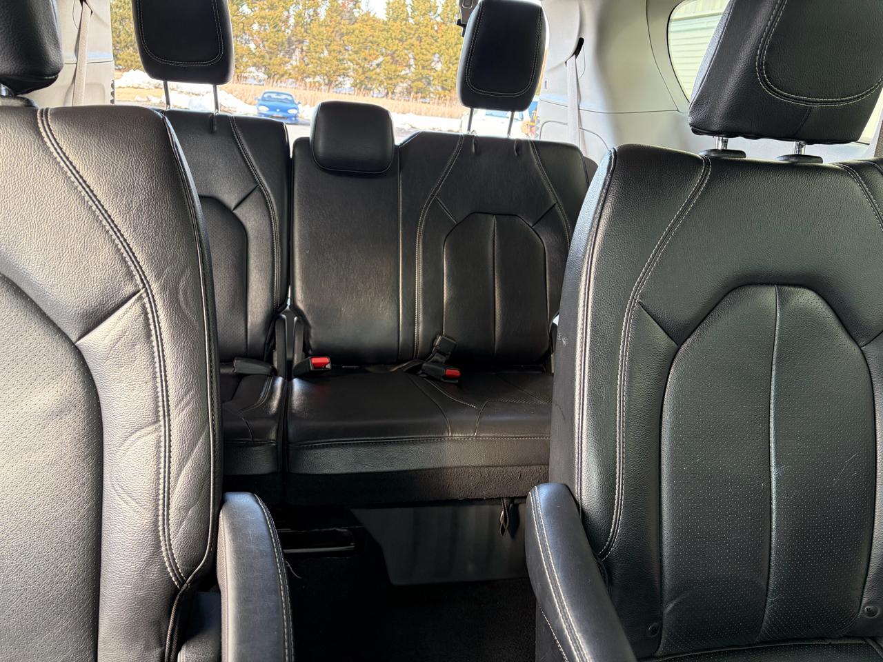 Chrysler Pacifica Touring L FWD 2022