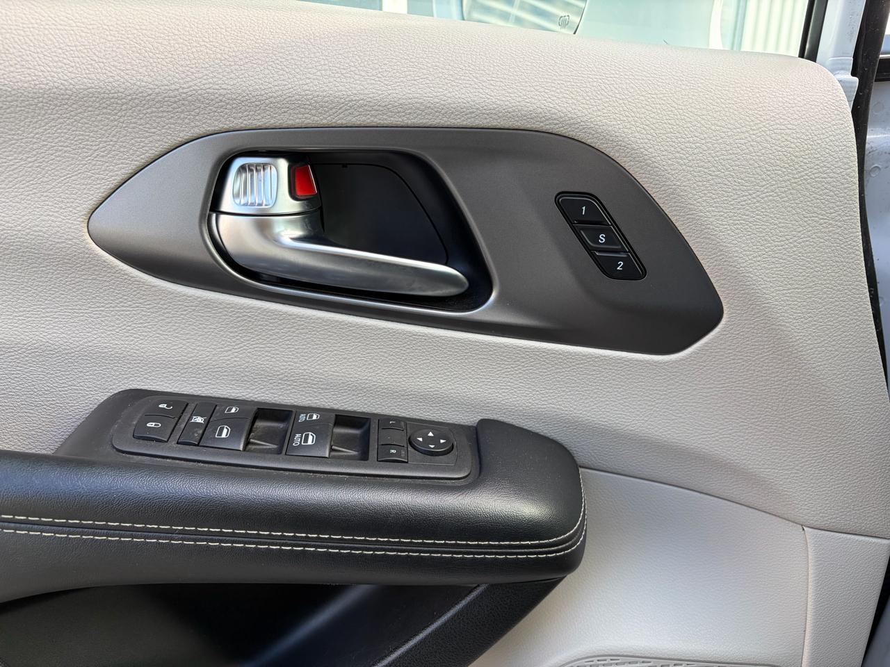 Chrysler Pacifica Touring L FWD 2022