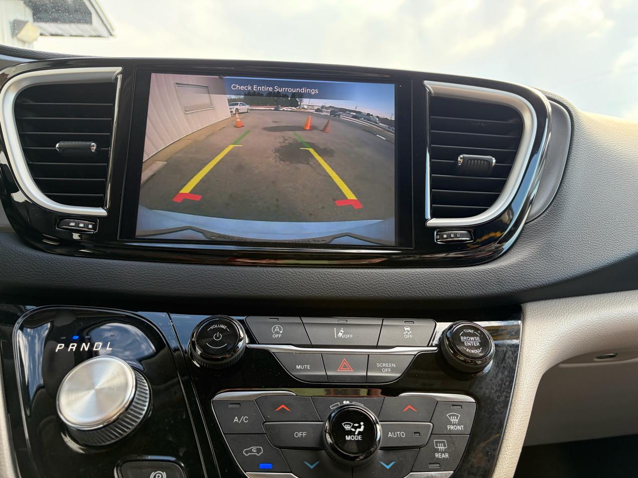 Chrysler Pacifica Touring L FWD 2022