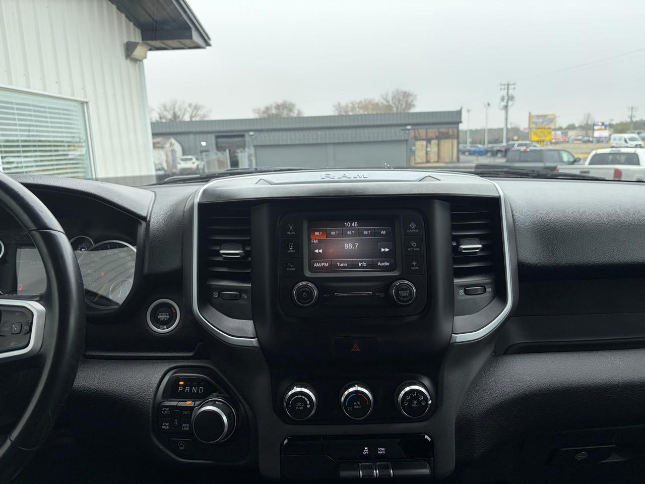 RAM 1500 Big Horn 4x4 Crew Cab 5'7" Box 2021