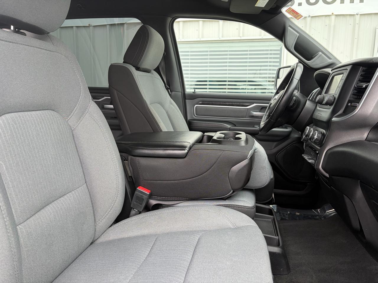 RAM 1500 Big Horn 4x4 Crew Cab 5'7" Box 2021