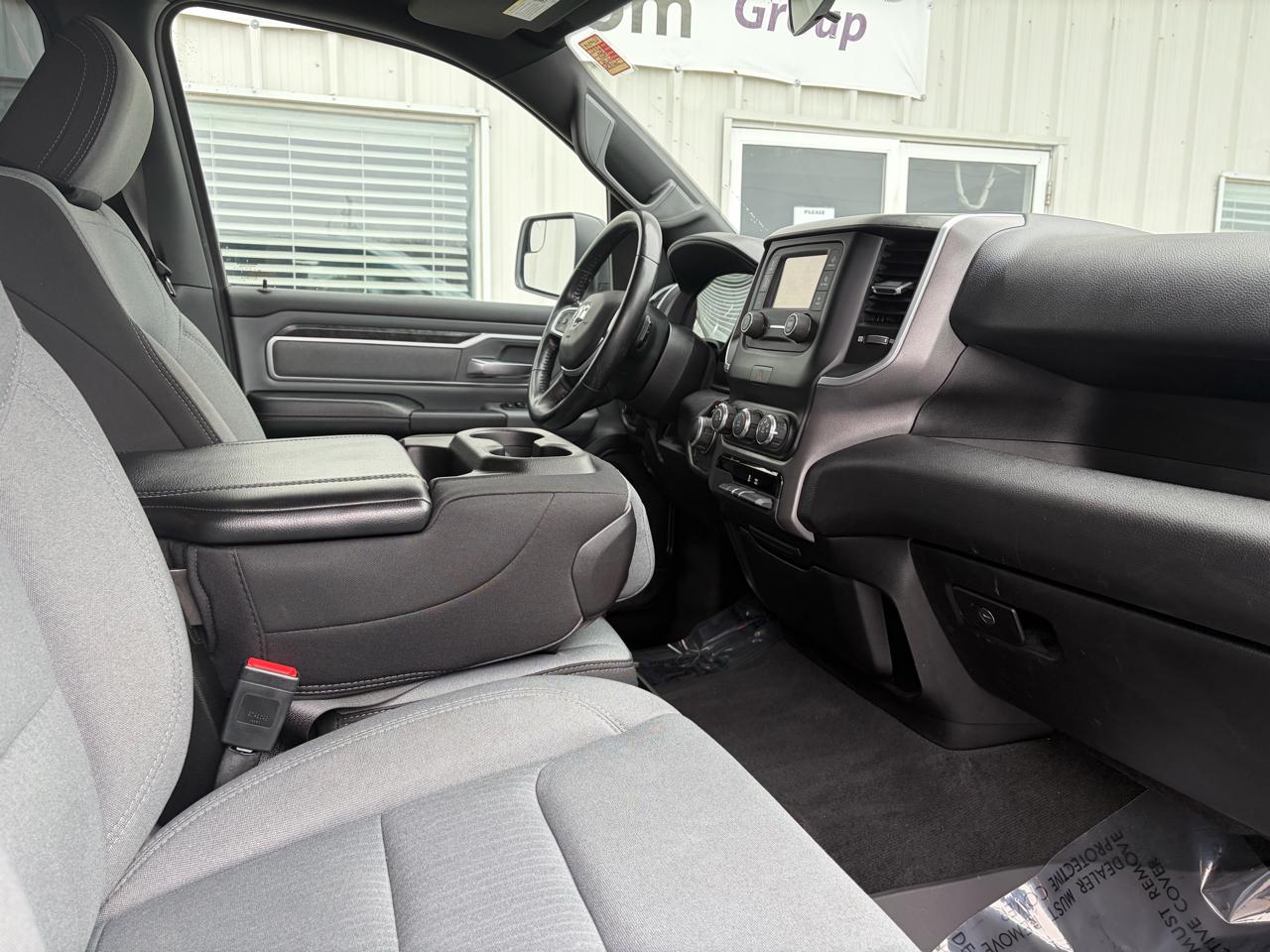 RAM 1500 Big Horn 4x4 Crew Cab 5'7" Box 2021