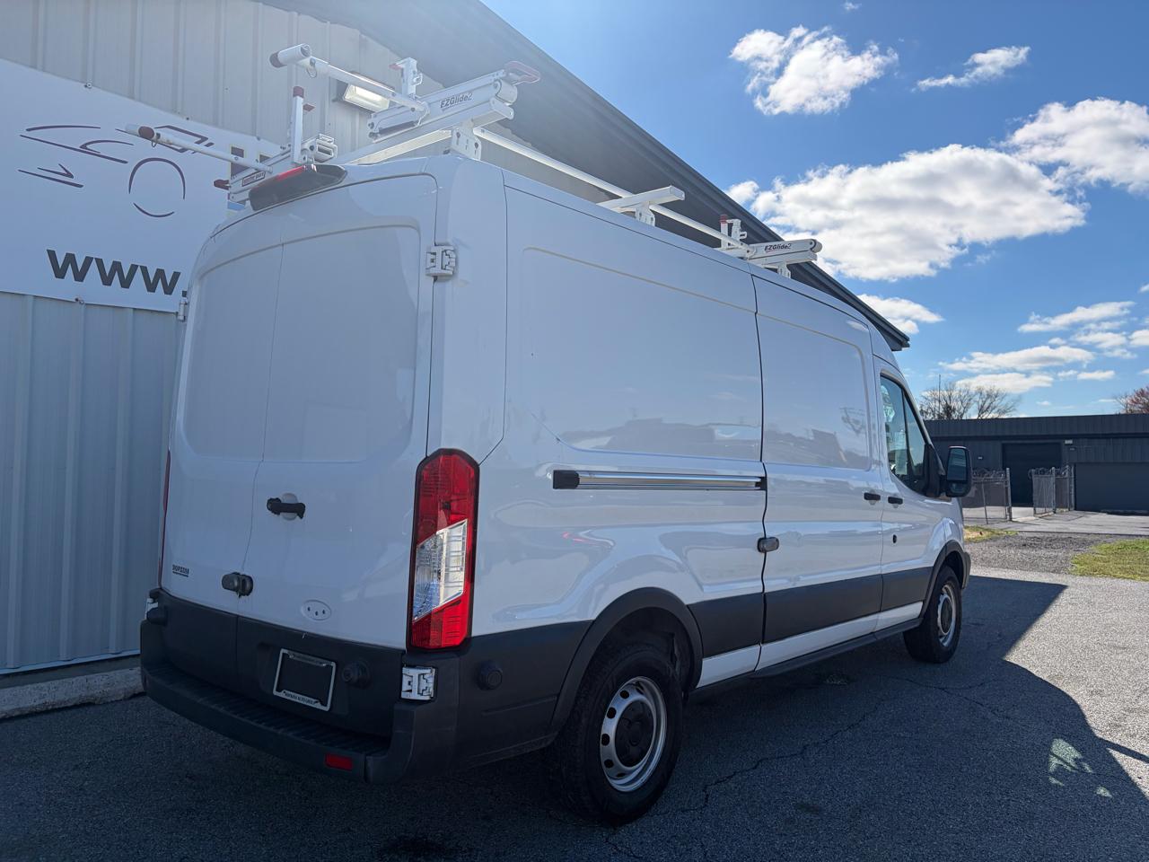 Ford Transit Van T-250 148" Med Rf 9000 GVWR Sliding RH Dr 2018