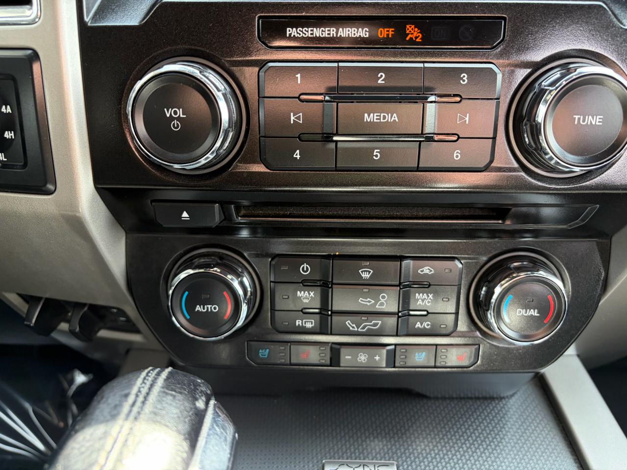 Ford F-150 4WD SuperCrew 145" XLT 2015