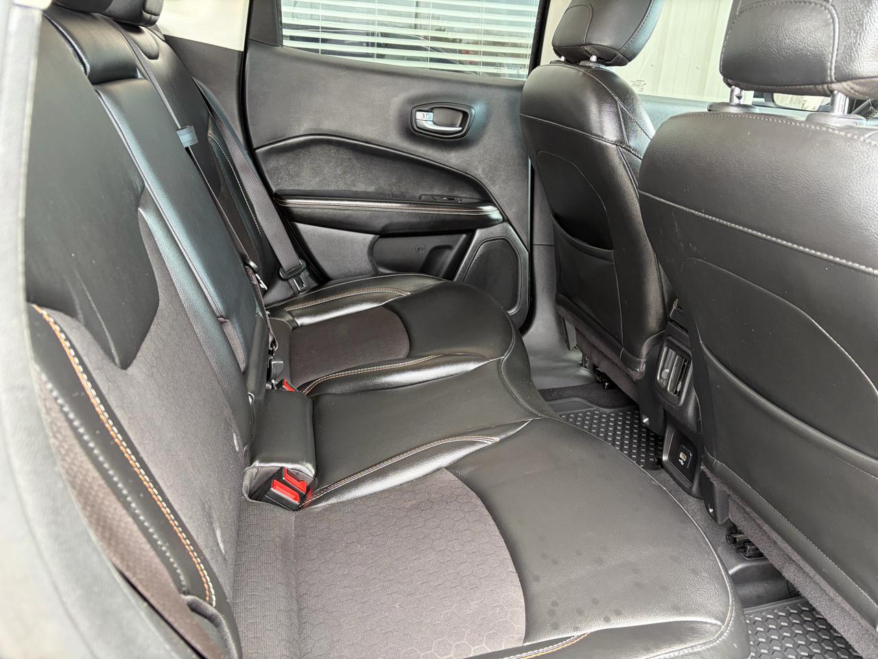 Jeep Compass Latitude w/Sun/Safety Pkg 4x4 2020