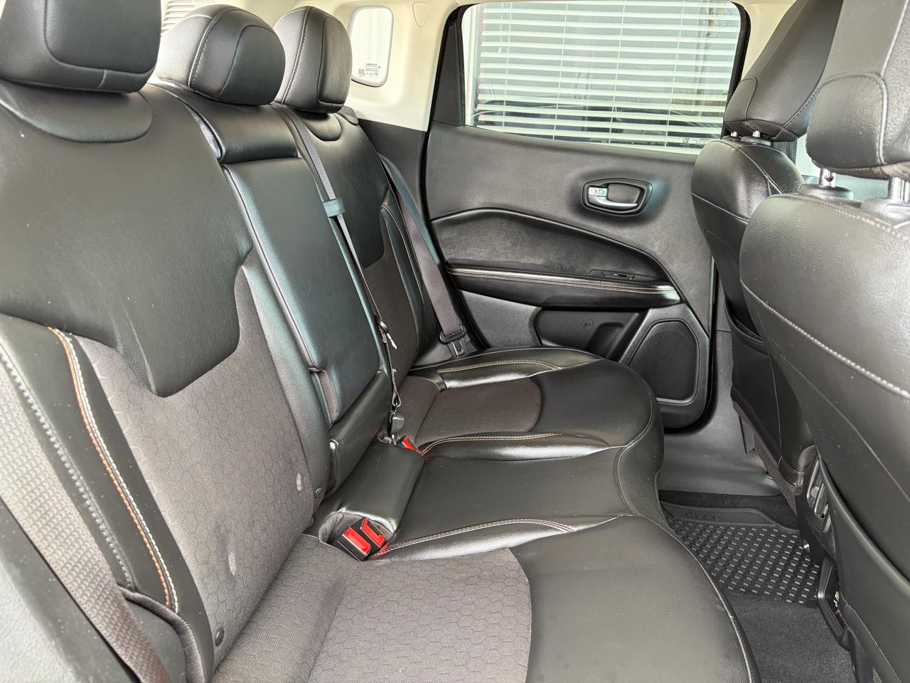 Jeep Compass Latitude w/Sun/Safety Pkg 4x4 2020