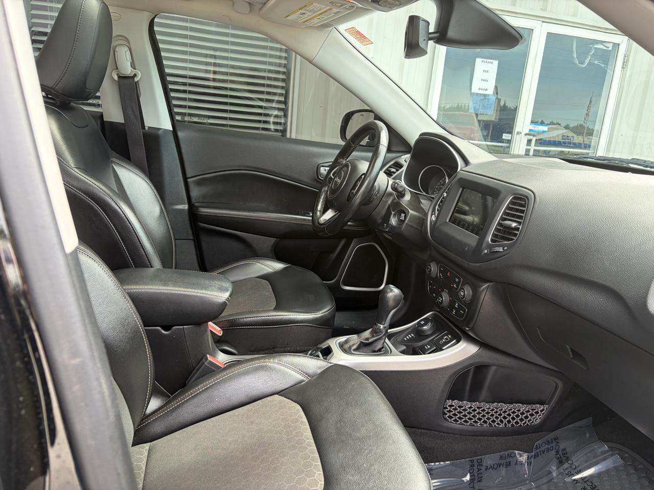 Jeep Compass Latitude w/Sun/Safety Pkg 4x4 2020