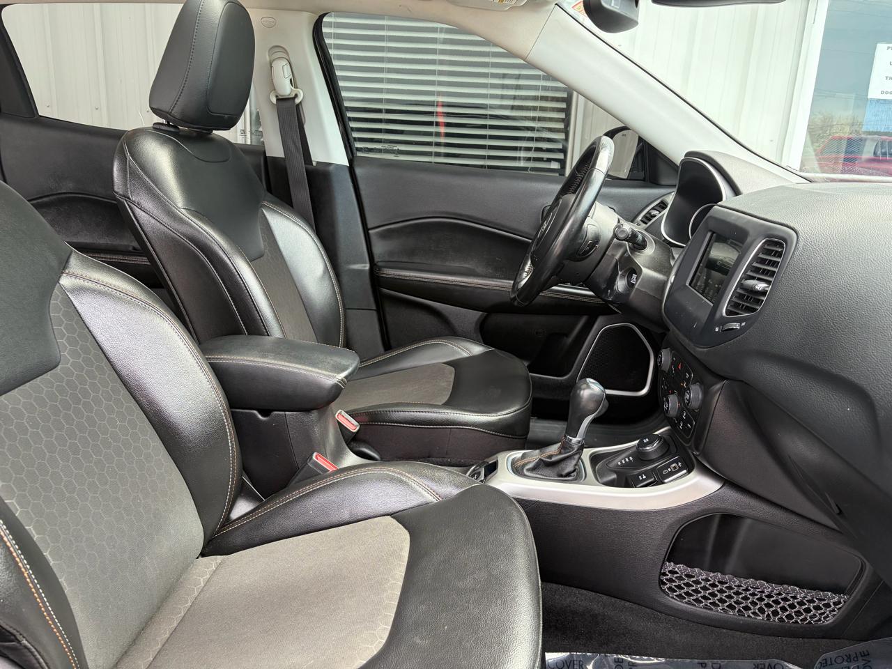 Jeep Compass Latitude w/Sun/Safety Pkg 4x4 2020