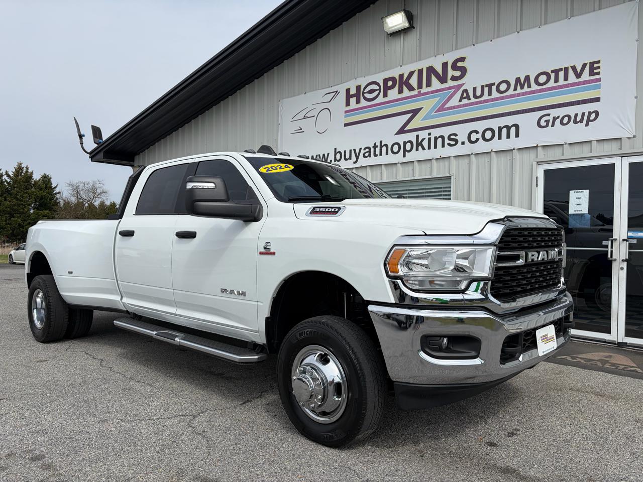 RAM 3500 Big Horn 4x4 Crew Cab 8' Box 2024