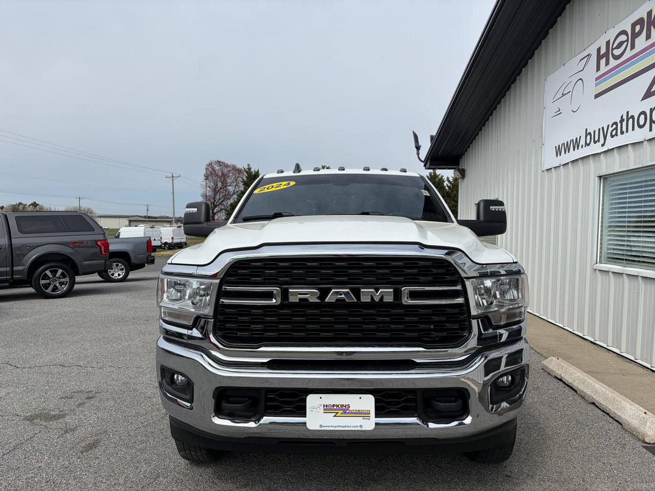 RAM 3500 Big Horn 4x4 Crew Cab 8' Box 2024