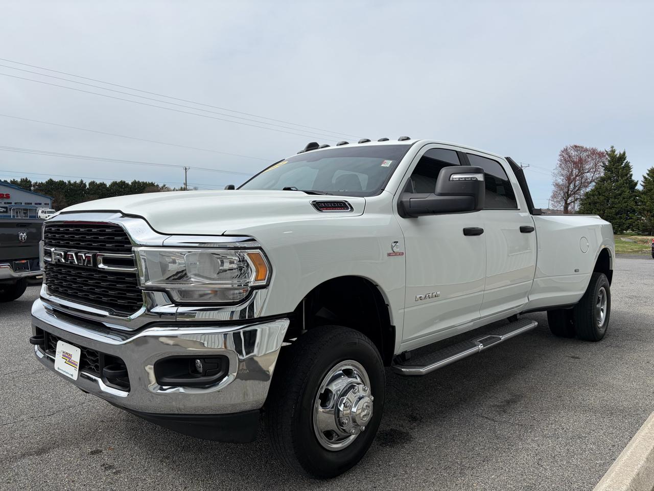 RAM 3500 Big Horn 4x4 Crew Cab 8' Box 2024