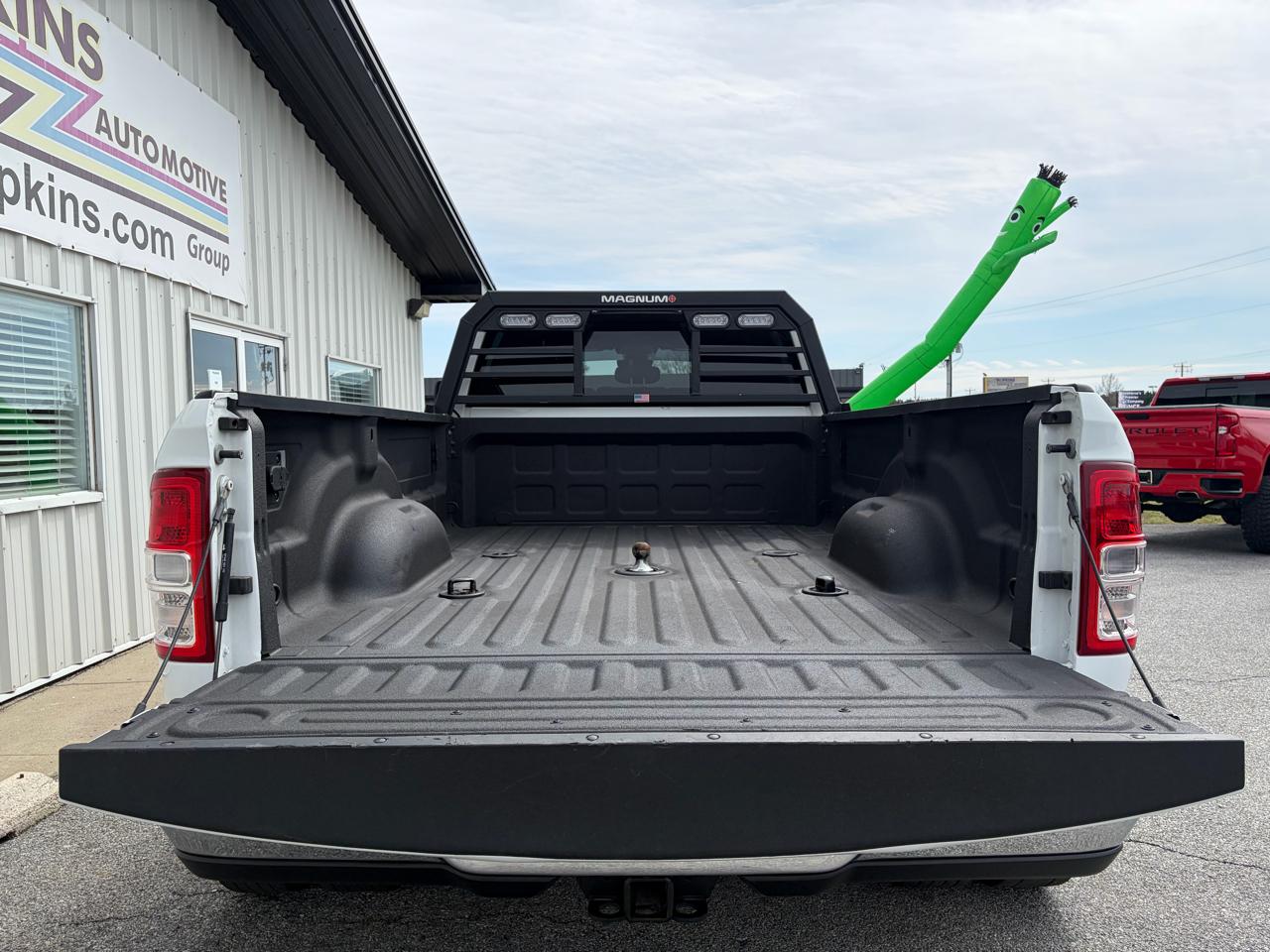 RAM 3500 Big Horn 4x4 Crew Cab 8' Box 2024