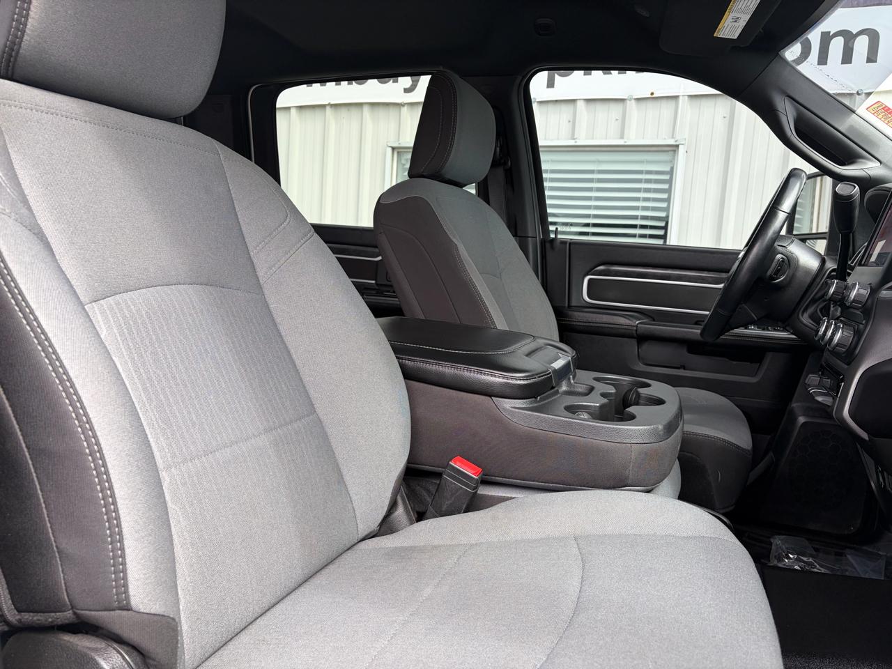 RAM 3500 Big Horn 4x4 Crew Cab 8' Box 2024