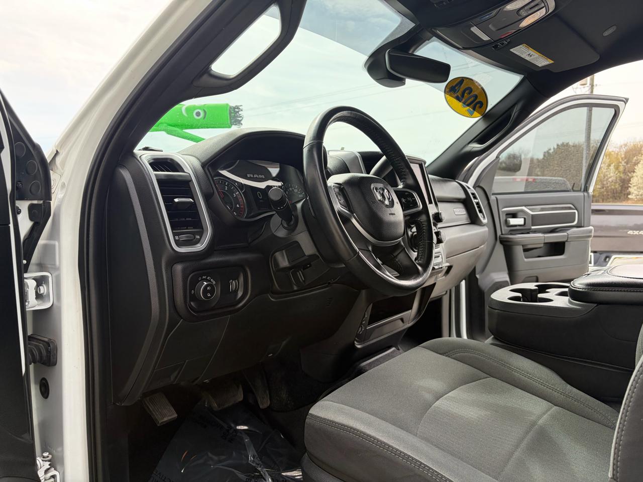 RAM 3500 Big Horn 4x4 Crew Cab 8' Box 2024