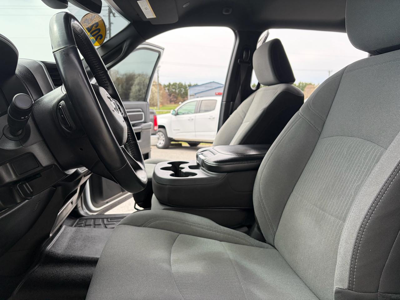 RAM 3500 Big Horn 4x4 Crew Cab 8' Box 2024